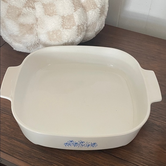 Corningware White 10” Baking Dish with Blue Daisy Design - Picture 2 of 3